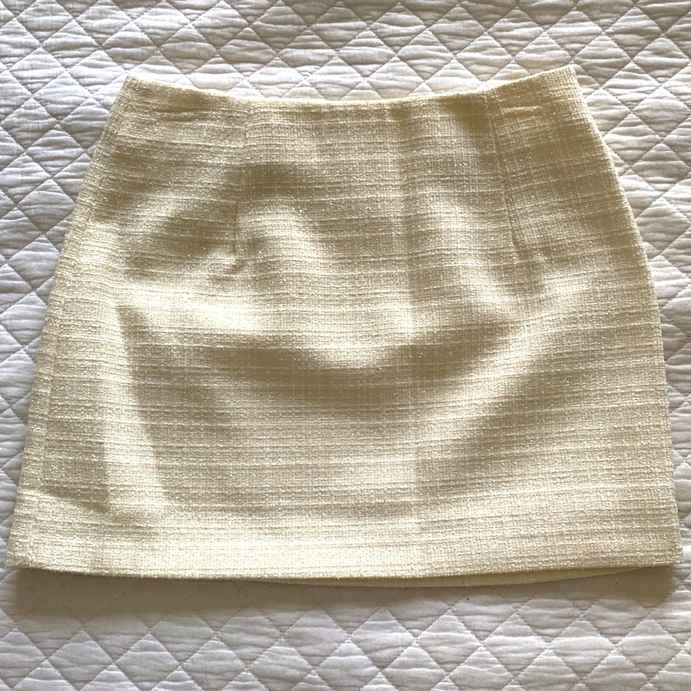 Mini sparkle tweed ivory skirt.